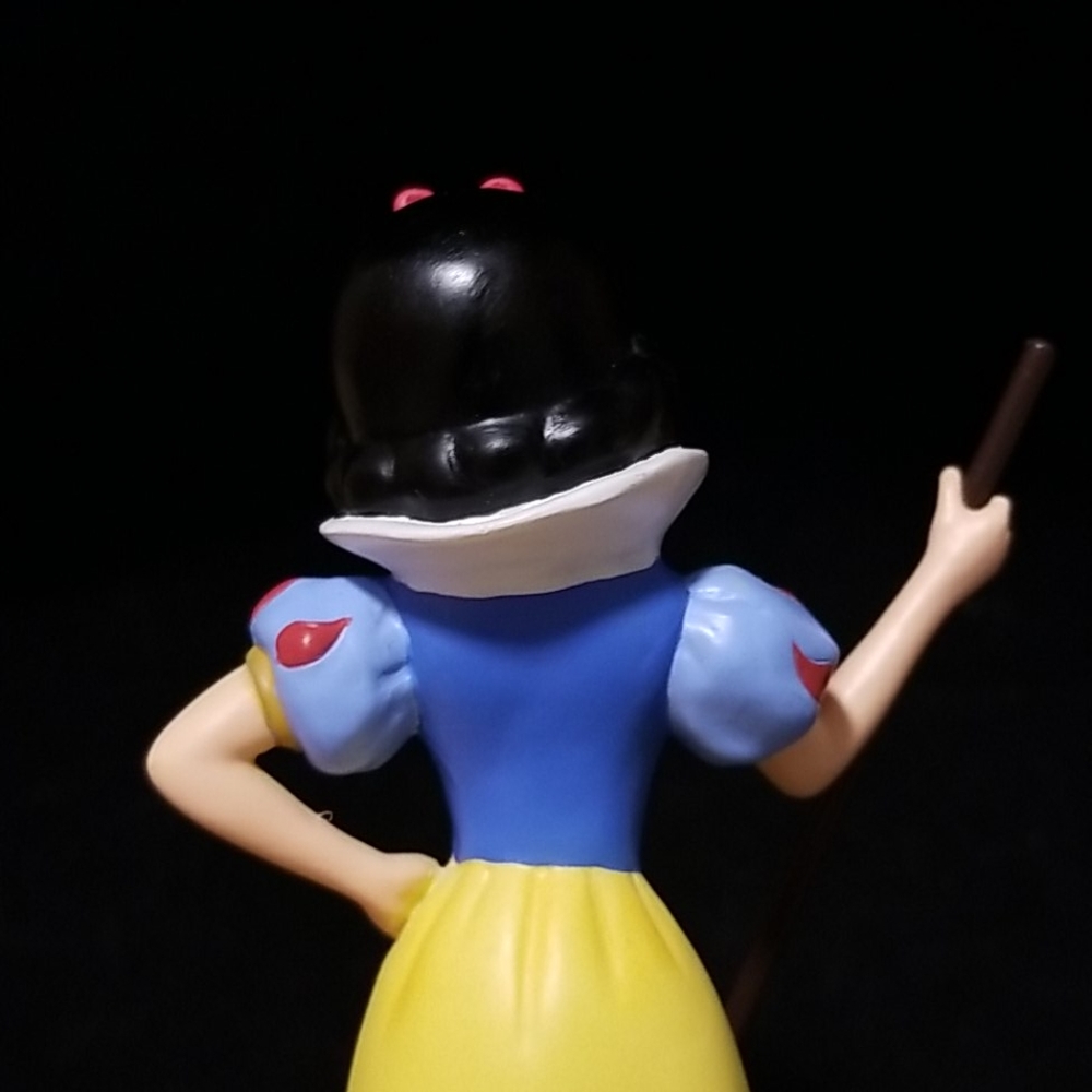 Disney, Snow White statue #17859 - Picture 14 of 15